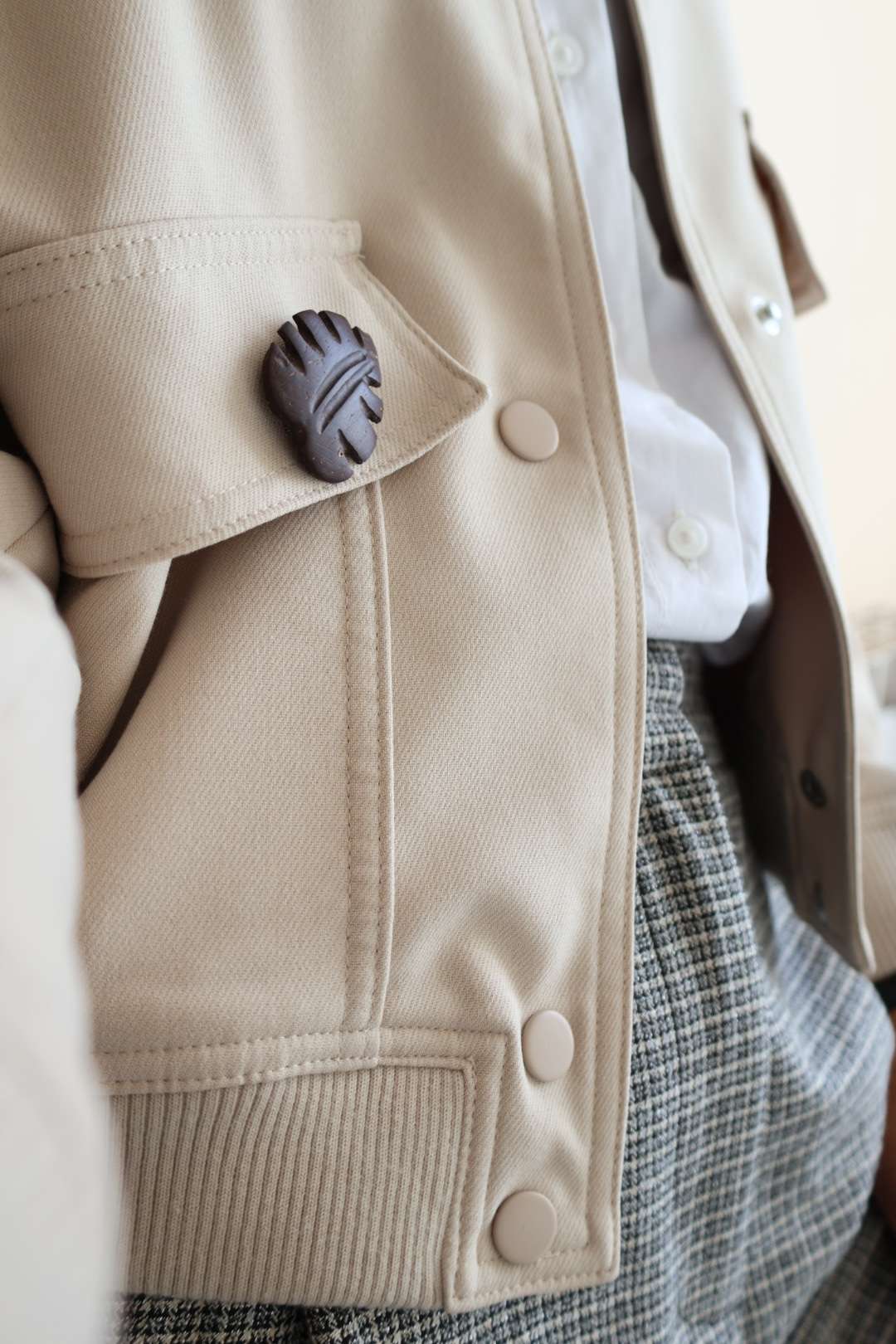 Broche naturelle en noix de coco - FEUILLE