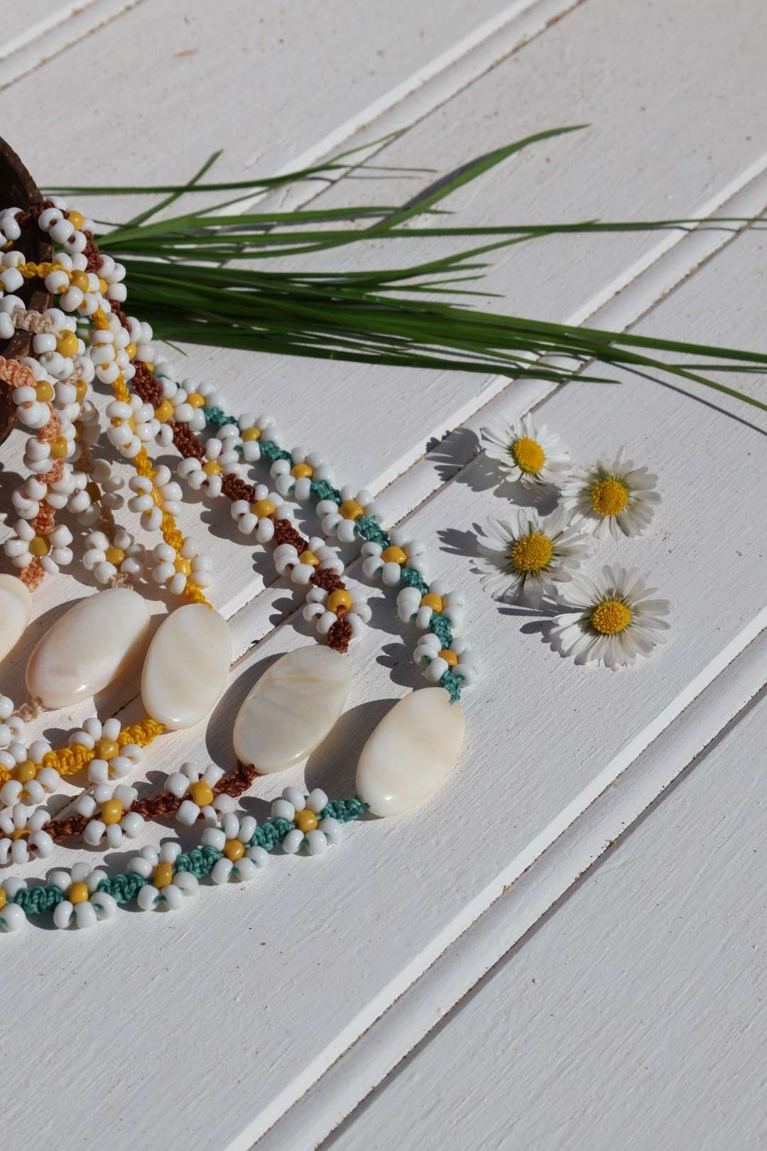 Colliers fleurs en perles de rocaille - DAISY