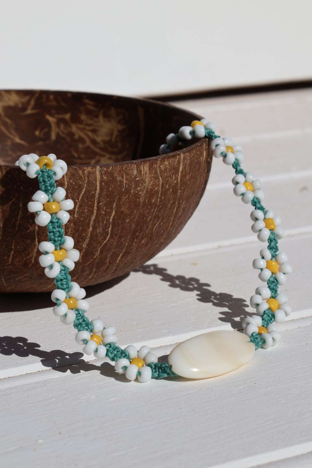 Colliers fleurs en perles de rocaille - DAISY