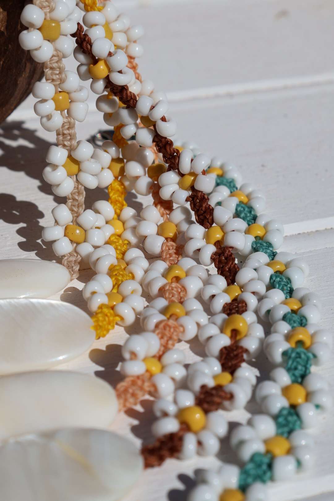 Colliers fleurs en perles de rocaille - DAISY