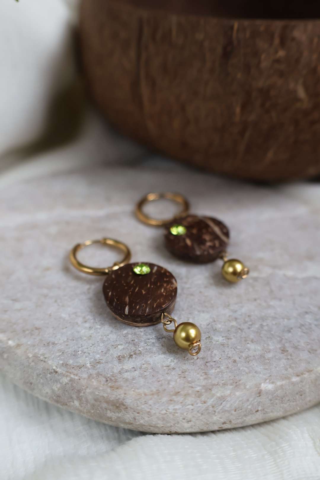 Créoles AURA dorées en noix de coco