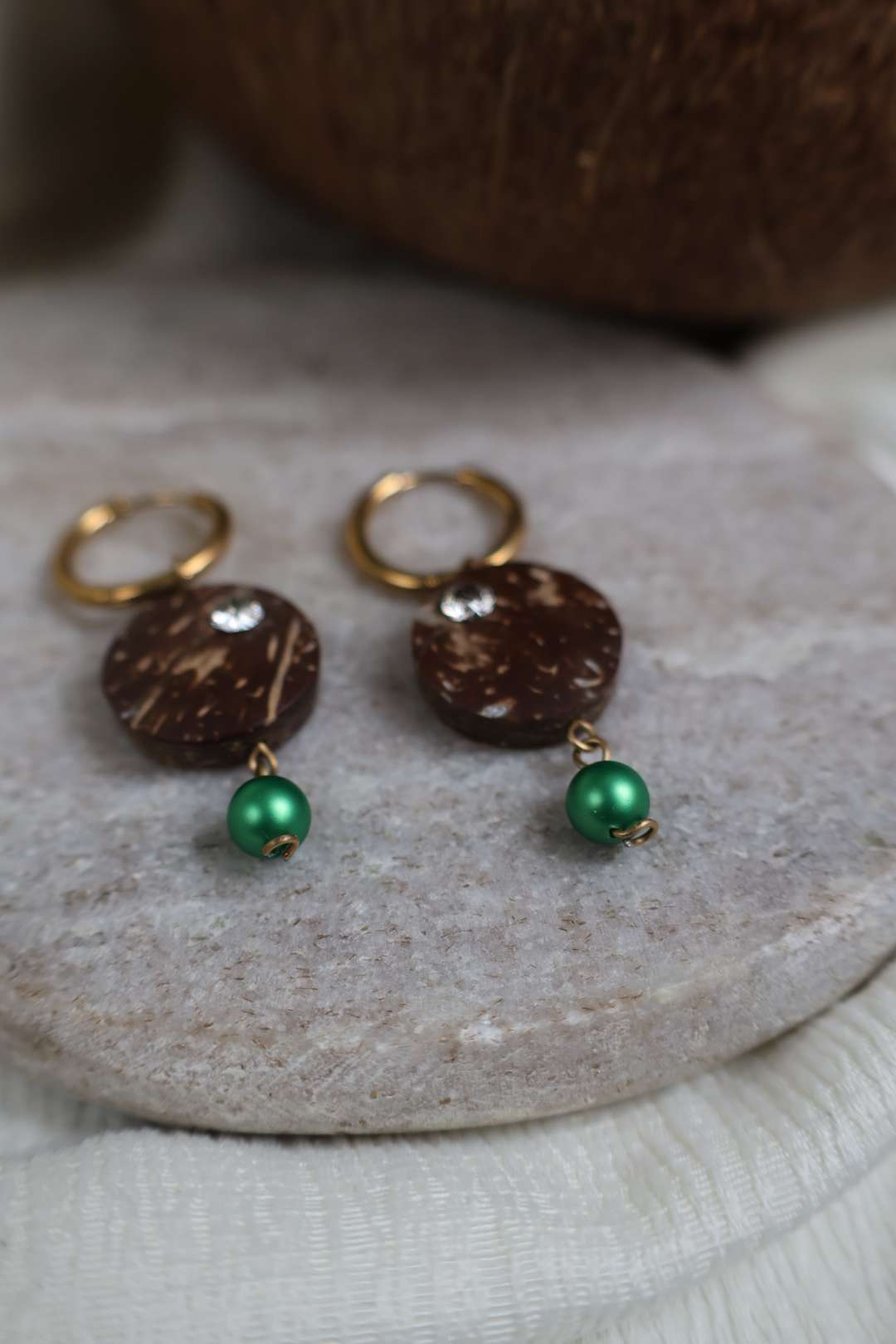 Créoles AURA dorées en noix de coco