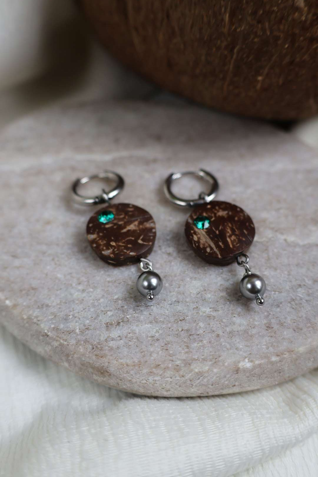 Créoles AURA dorées en noix de coco