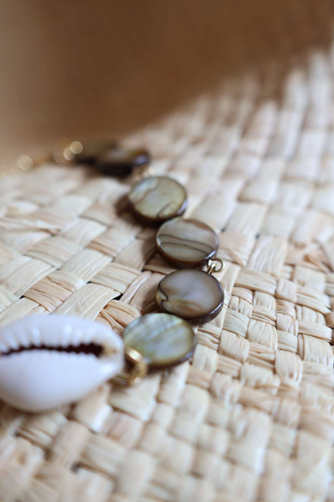Bracelets en laiton doré à l'or fin 24k et nacre naturelle - POE