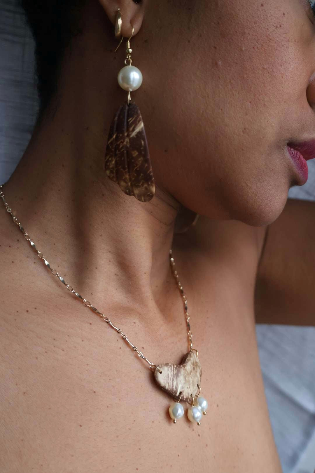 Collier doré en bois noix de coco - BAROQUE