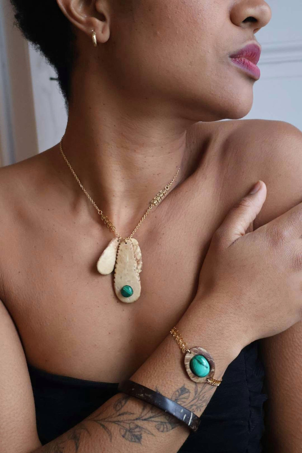 Collier pendentifs en noix de coco et malachite - NOBLE