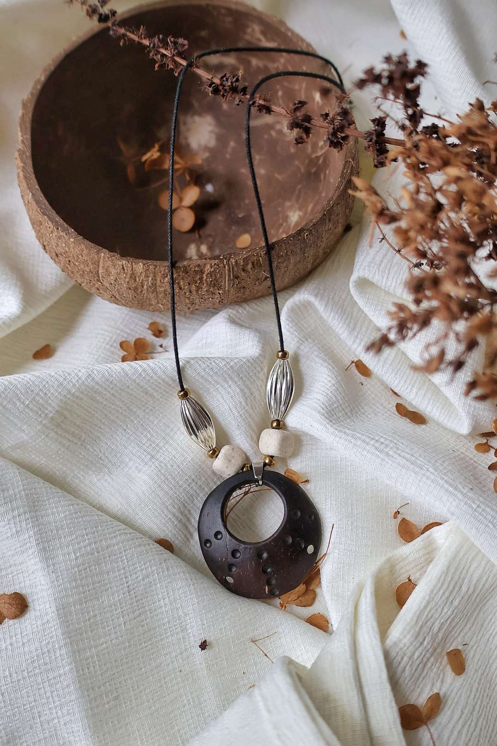 Collier cordon pendentif en noix de coco - GAIA