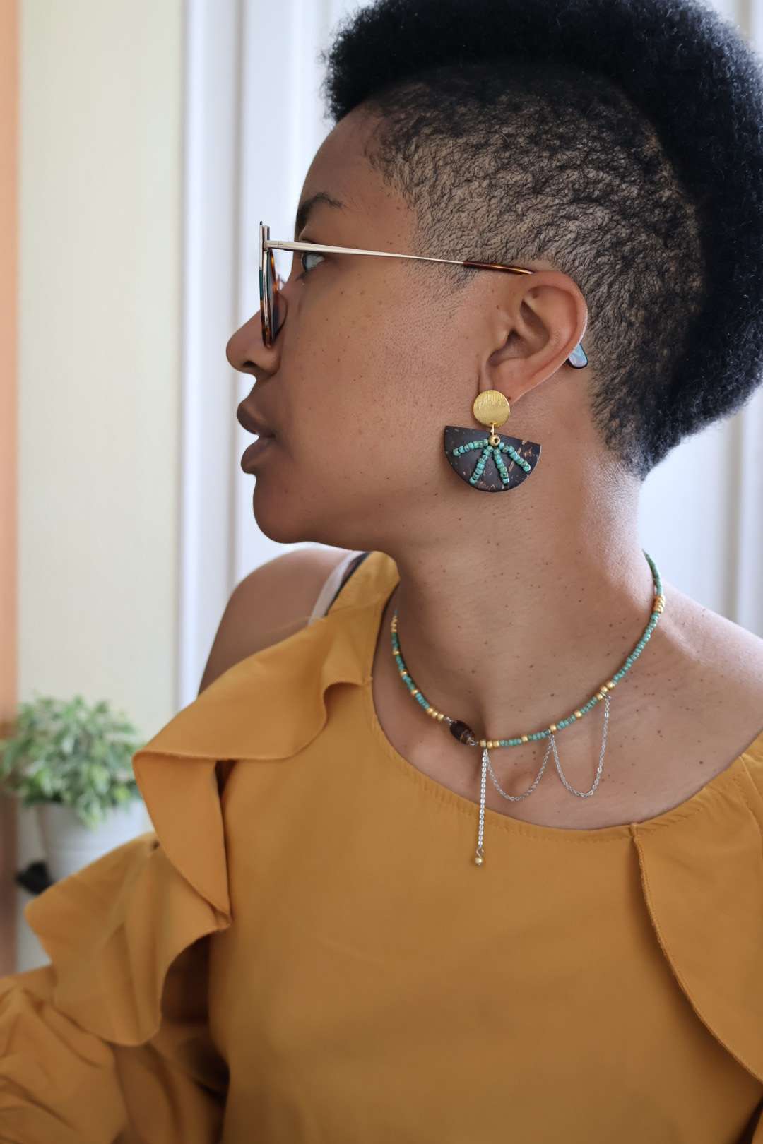 Les boucles d'oreilles noix de coco et perles - EMPREINTE