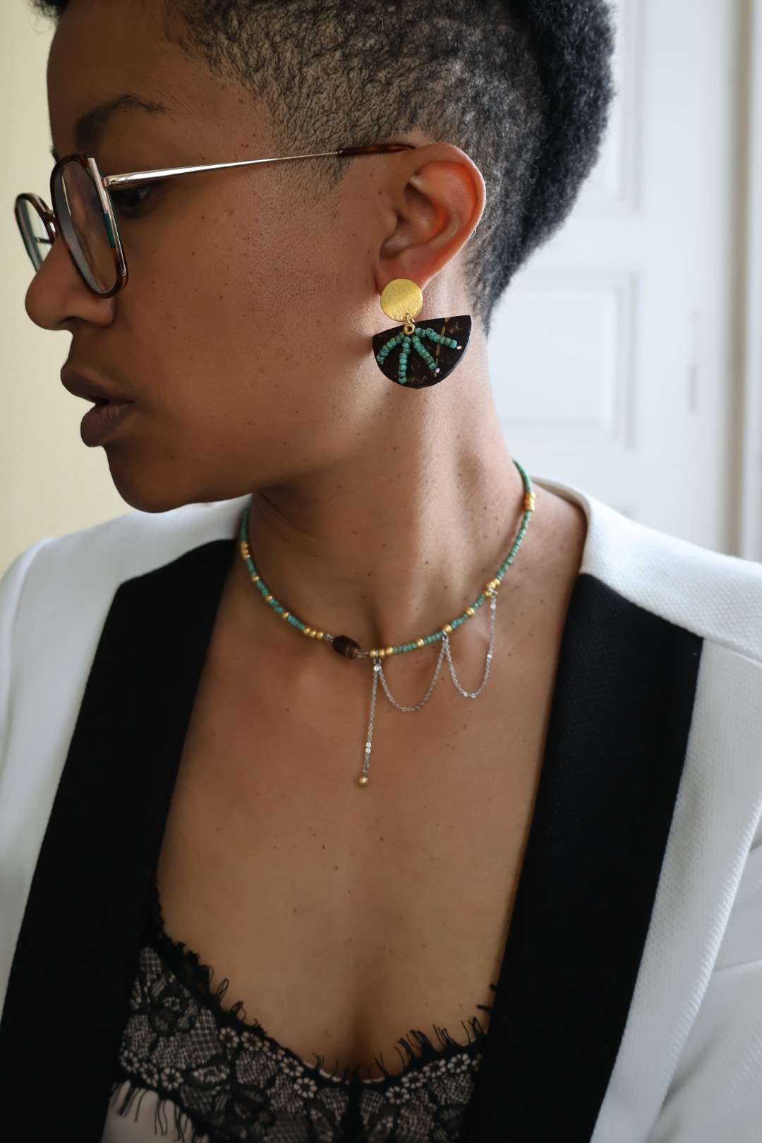 Les boucles d'oreilles noix de coco et perles - EMPREINTE
