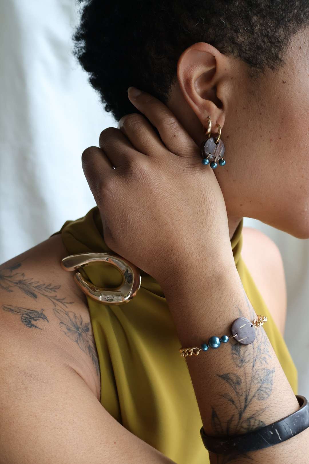 Bracelets dorés ARTISANE en noix de coco