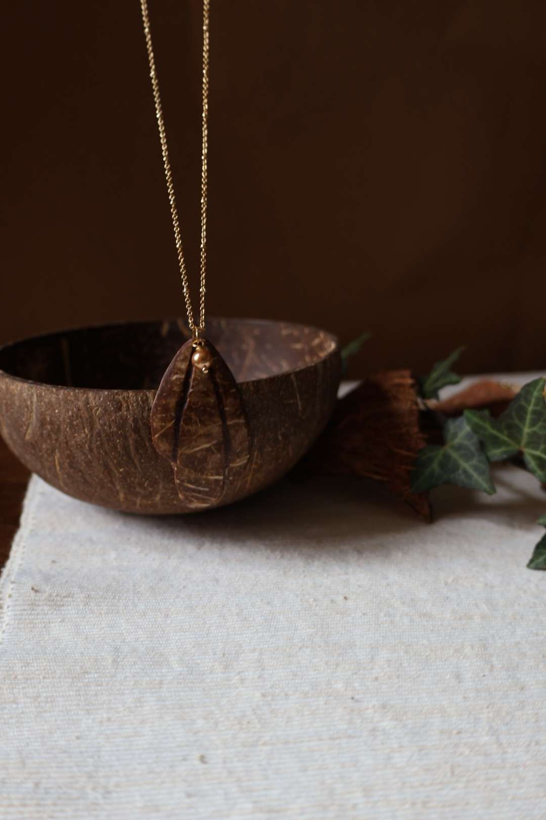 Collier sautoir doré pendentif en noix de coco - PEARL