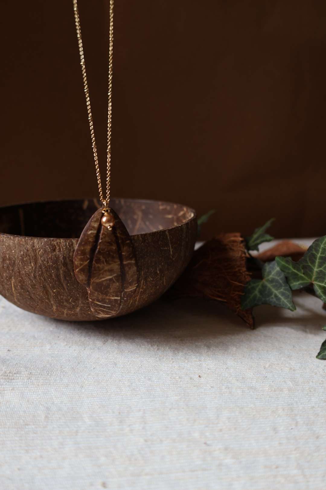 Collier sautoir doré pendentif en noix de coco - PEARL