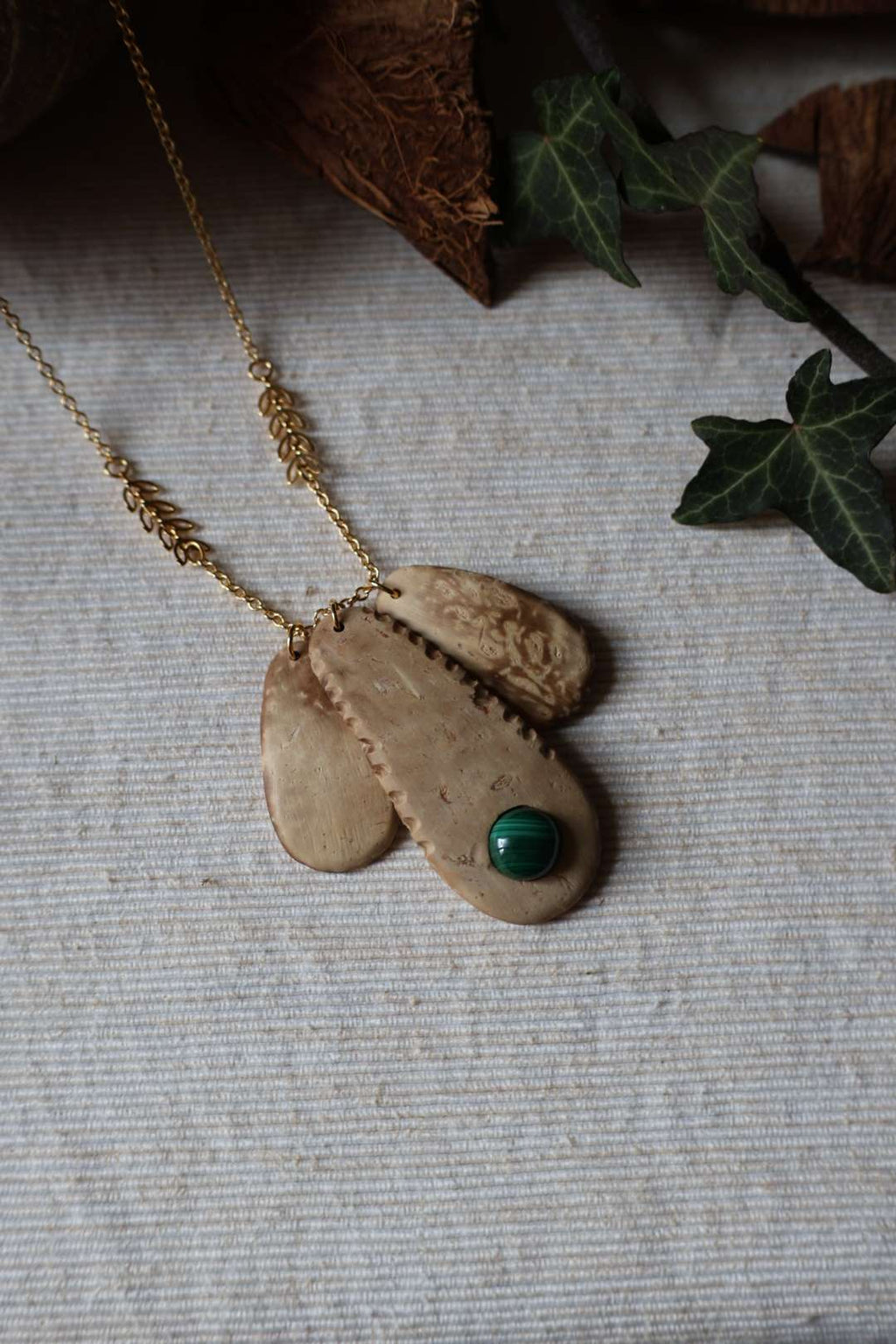 Collier pendentifs en noix de coco et malachite - NOBLE