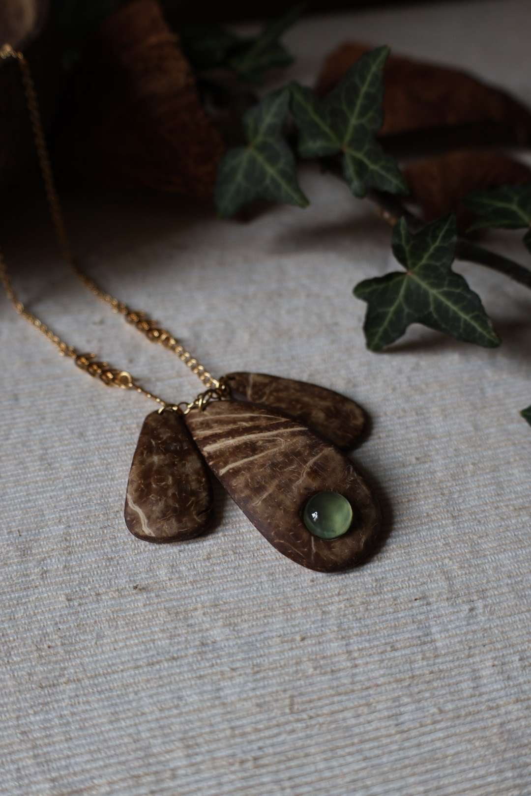 Collier pendentifs en noix de coco et prehnite - NOBLE