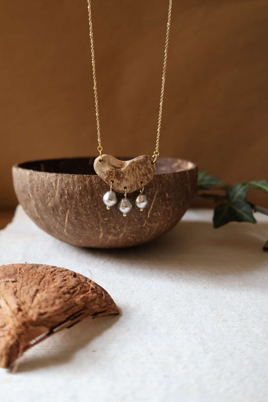Collier doré en bois noix de coco - BAROQUE
