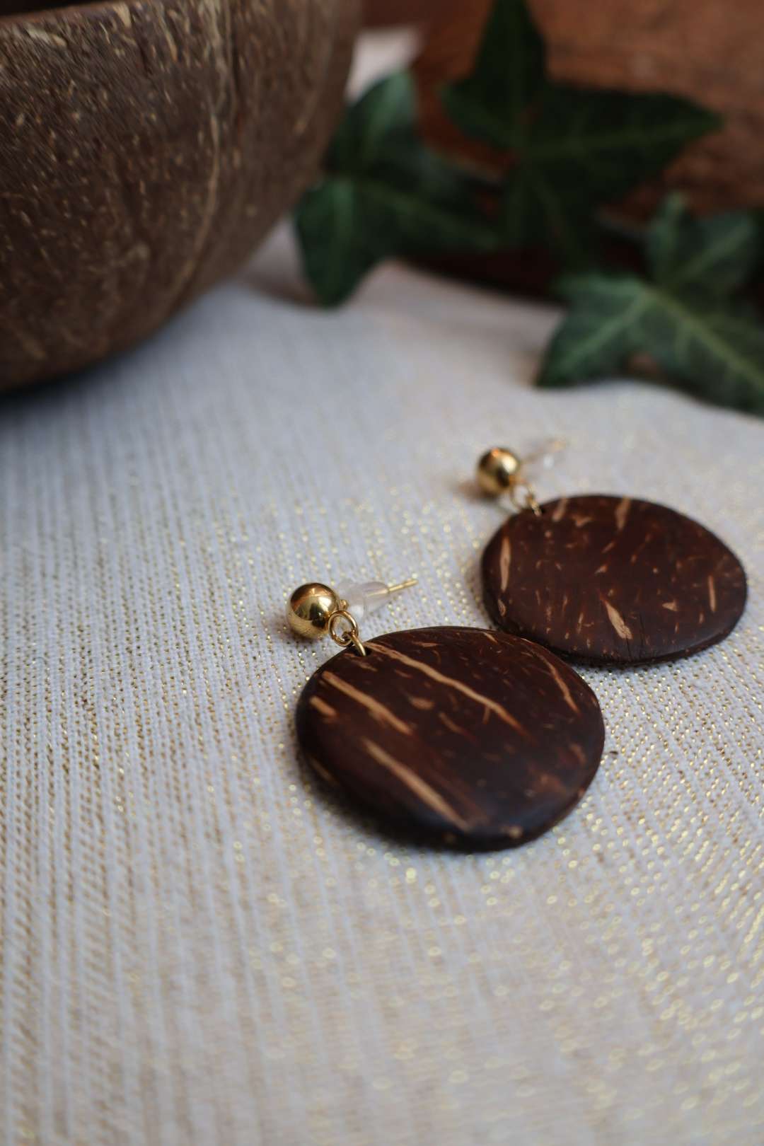 Boucles d'oreilles dorées en noix de coco - LUZON