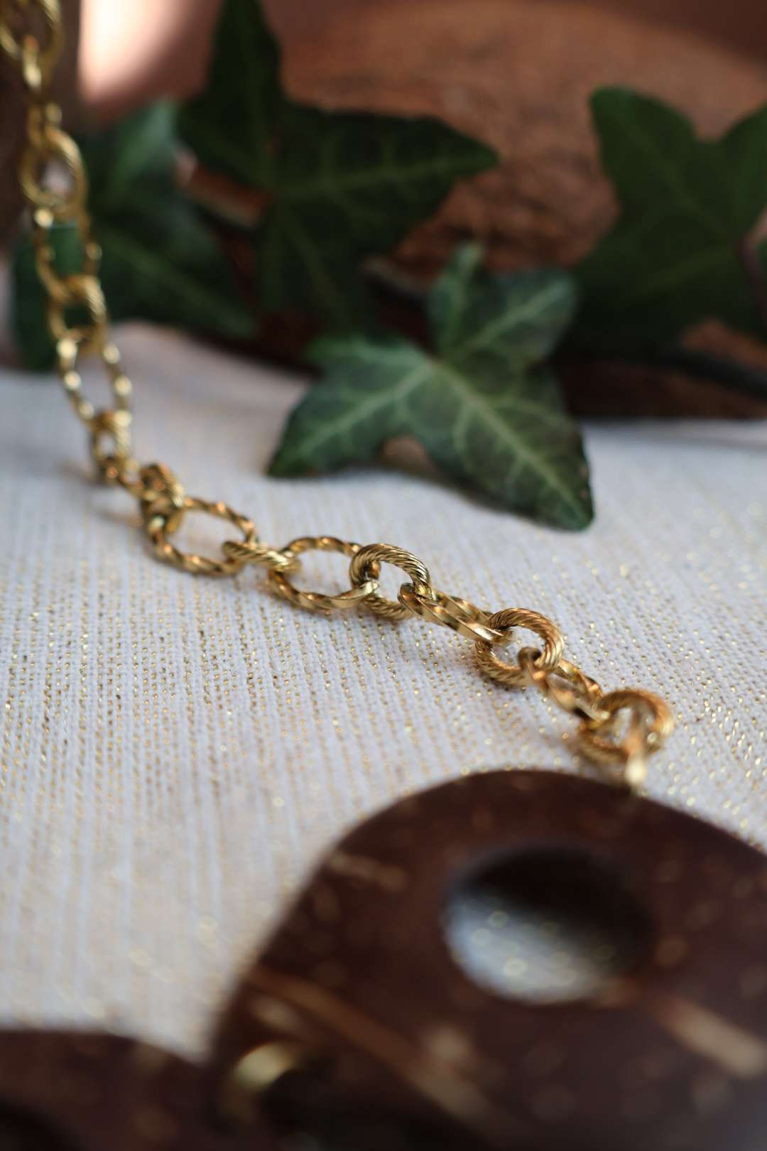 Collier grosse maille dorée et noix de coco - PHILIPPINES