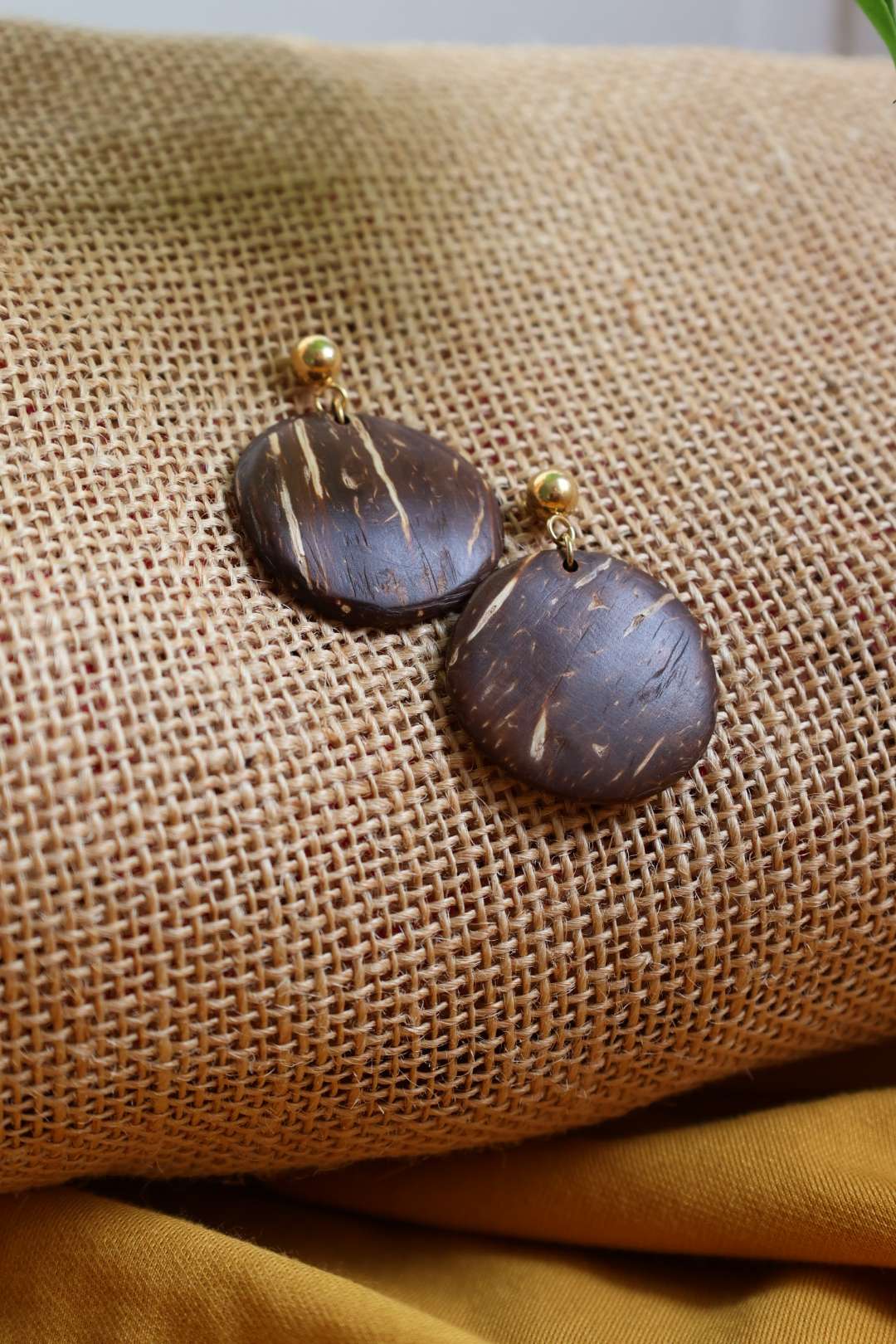 Boucles d'oreilles dorées en noix de coco - LUZON