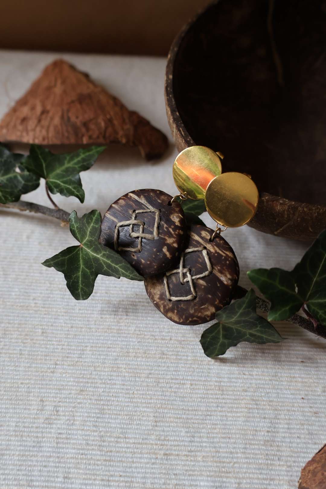 Boucles d'oreilles dorées et noix de coco  - NAVAJO