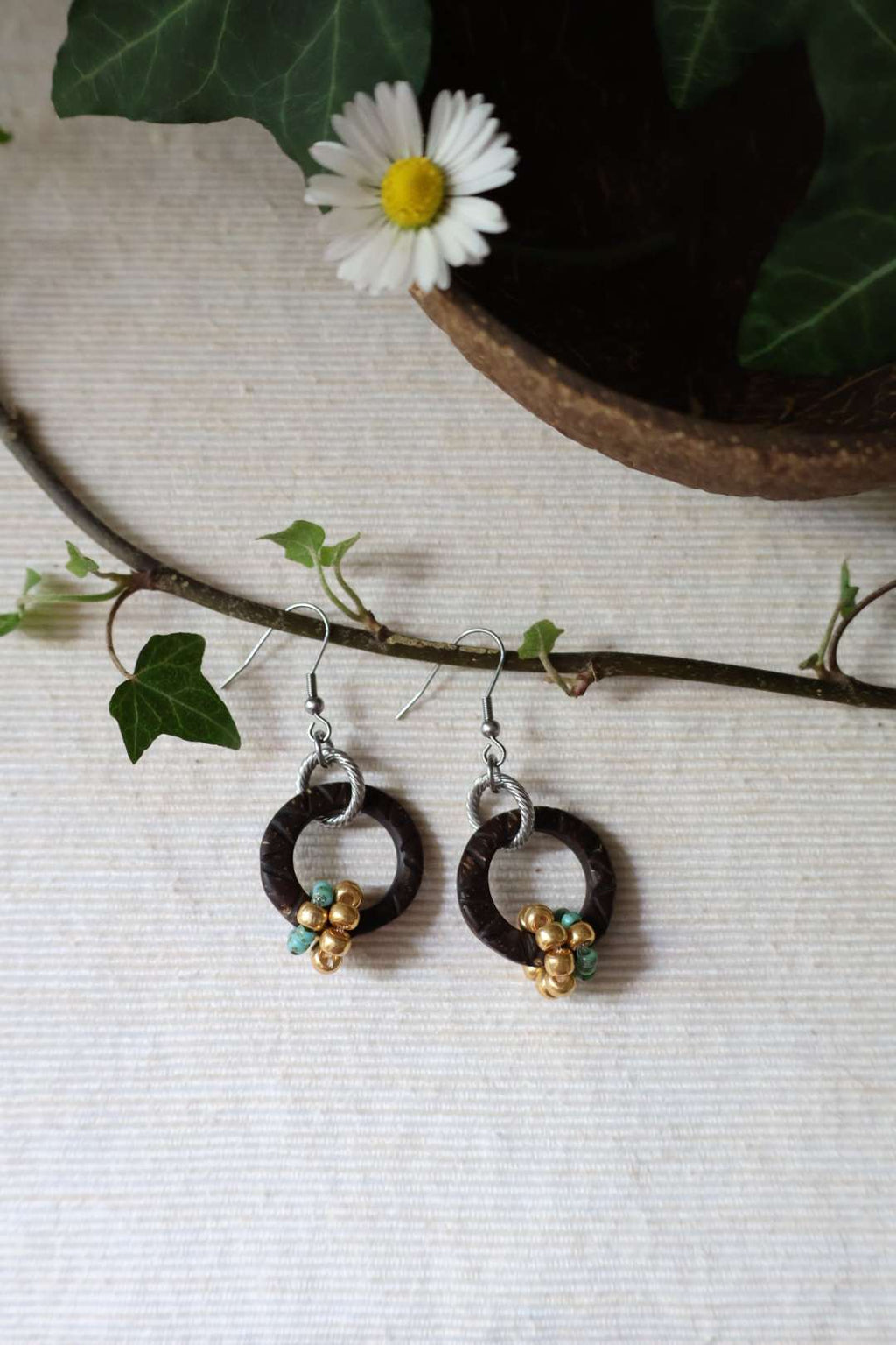 Les boucles d'oreilles naturelles en noix de coco - CYCLE