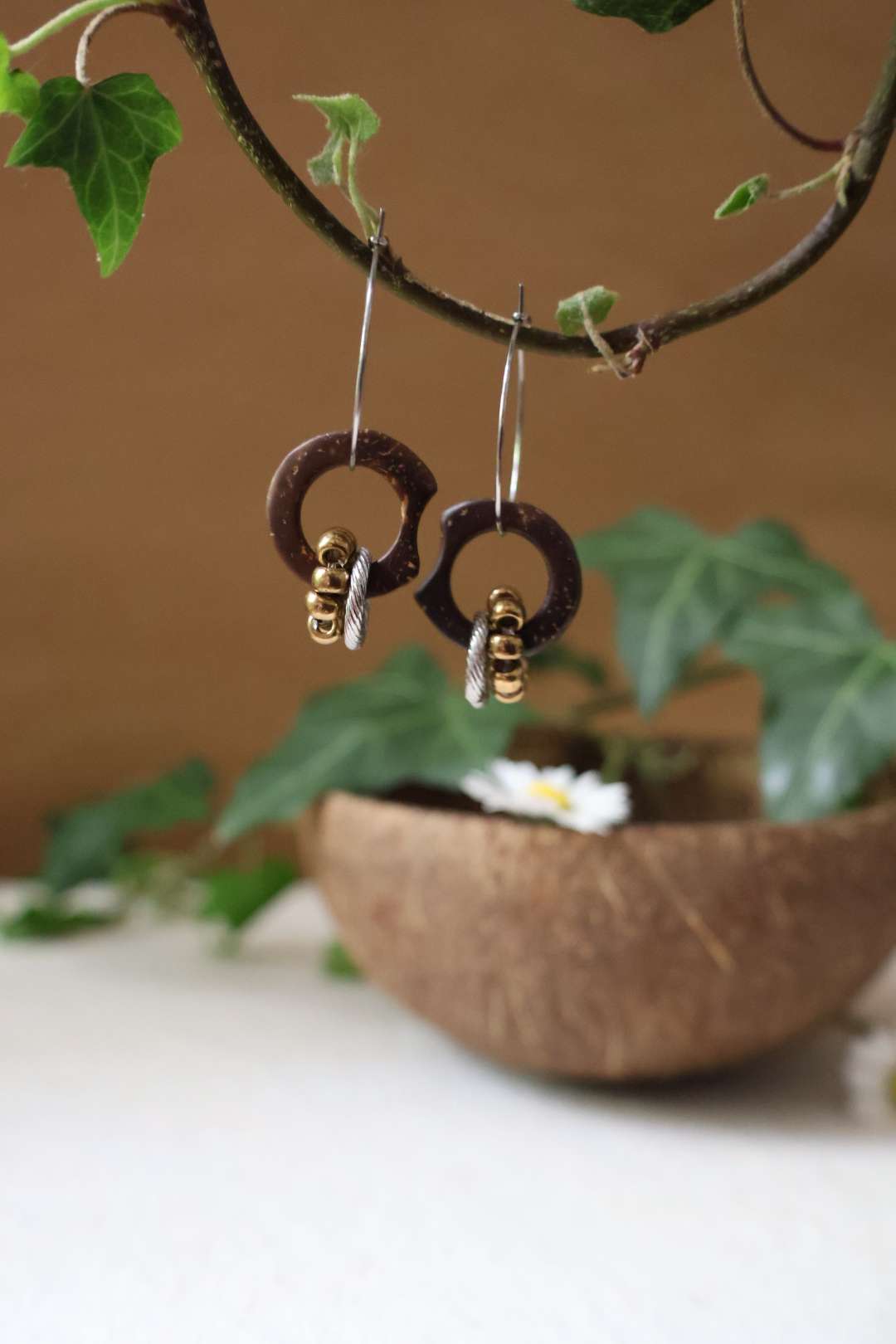 Les boucles d'oreilles naturelles en noix de coco - CYCLE