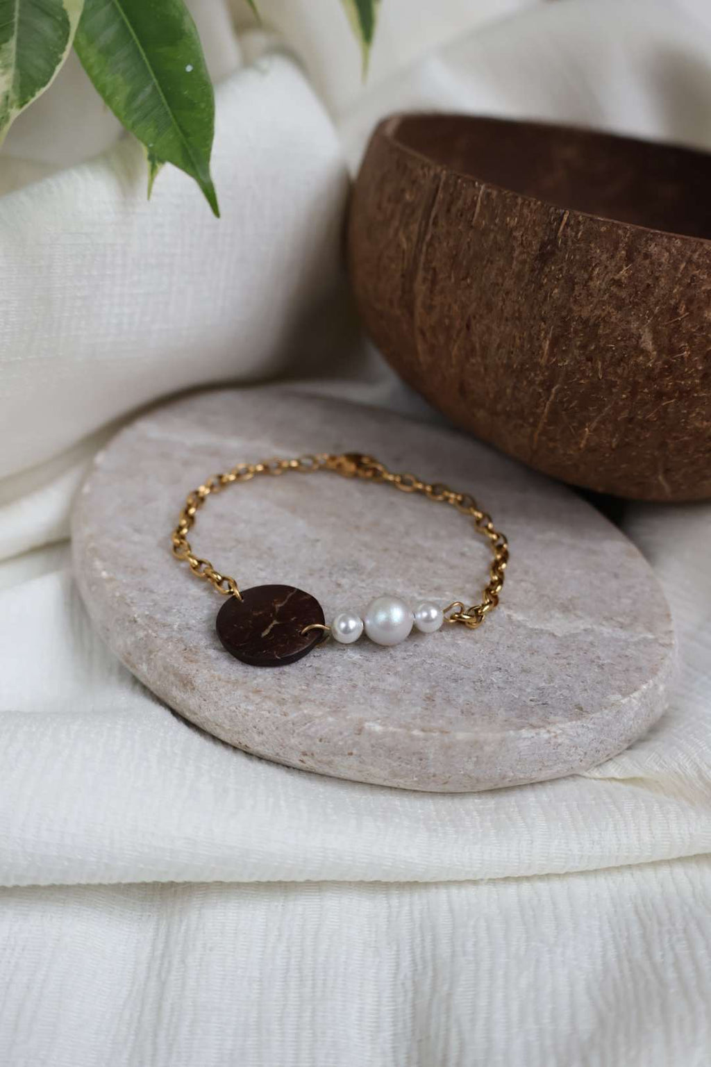 Bracelets dorés ARTISANE en noix de coco