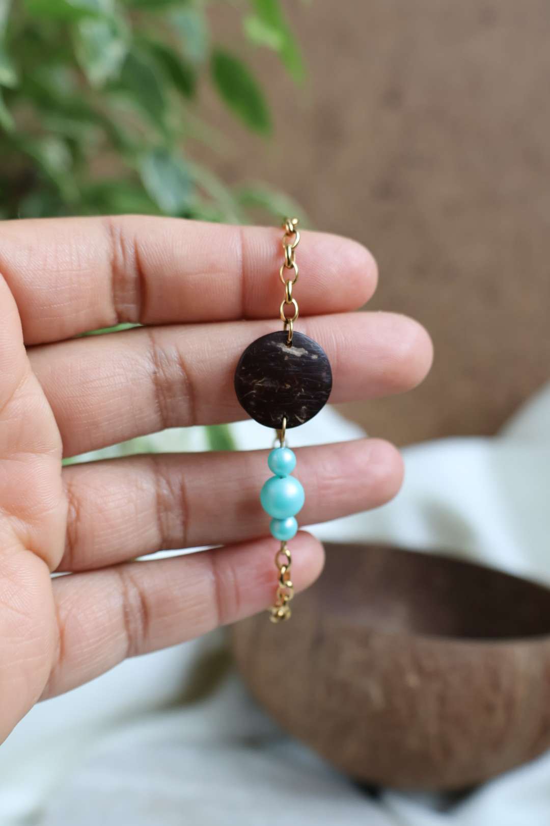 Bracelets dorés ARTISANE en noix de coco