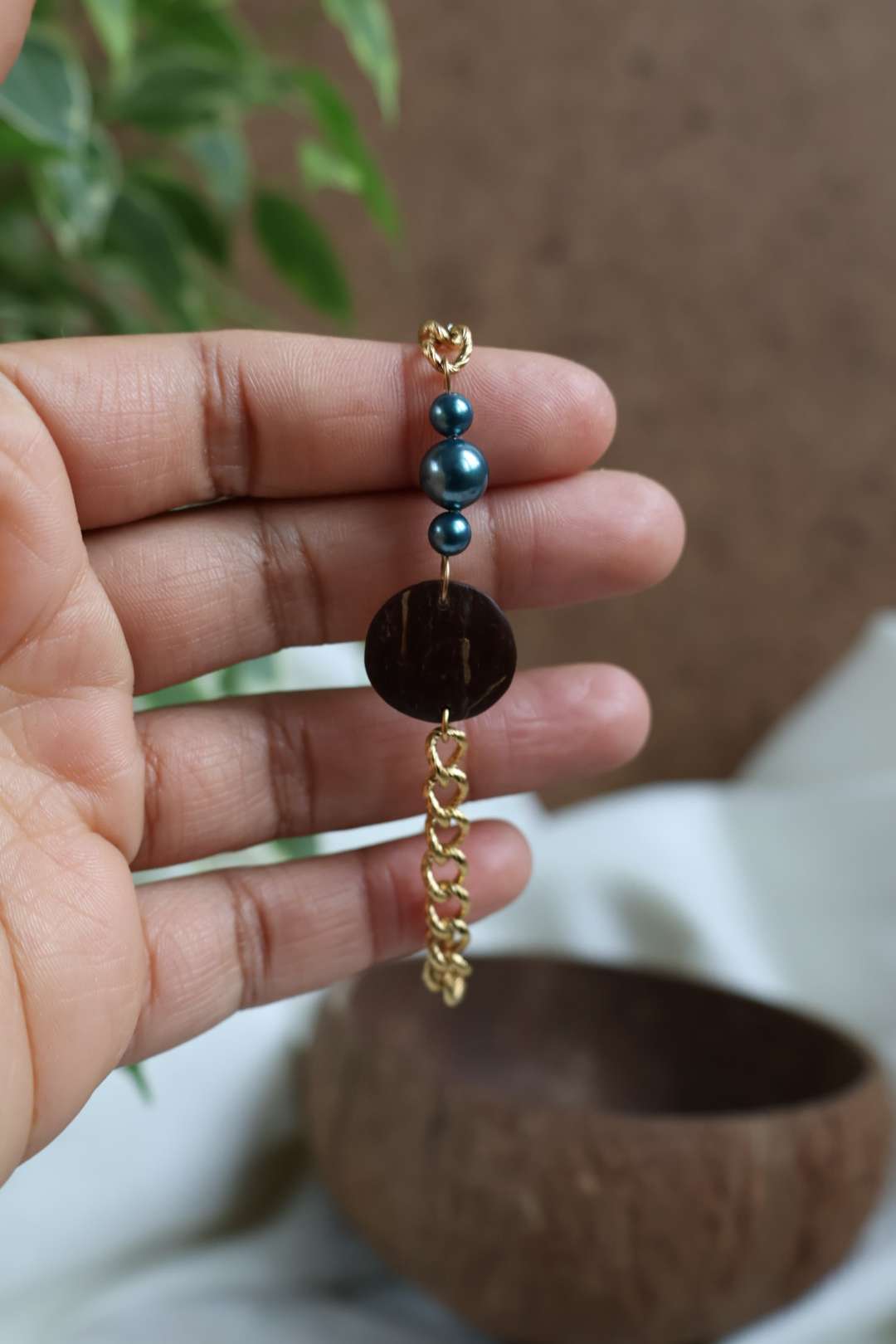 Bracelets dorés ARTISANE en noix de coco