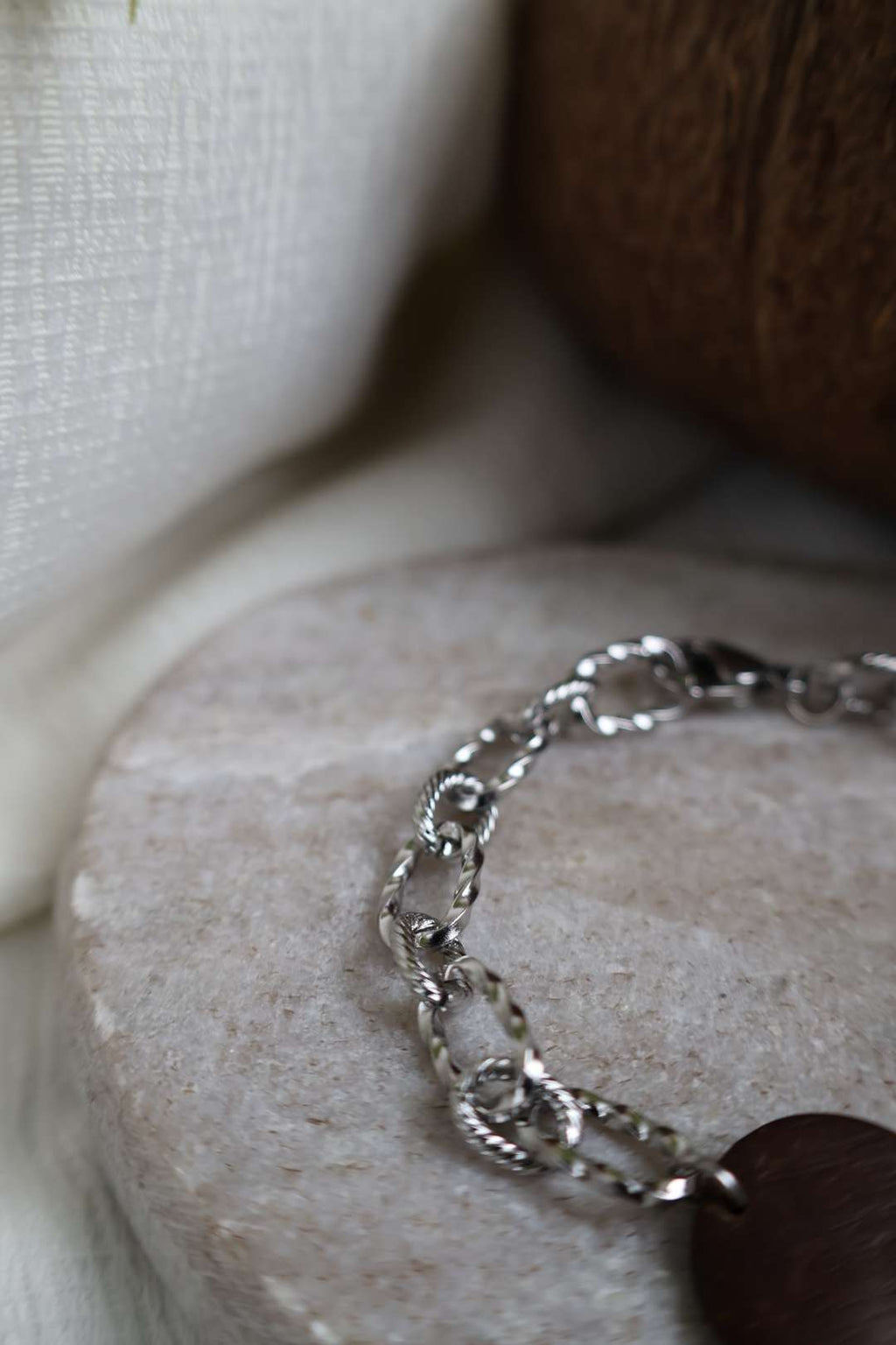 Bracelets argentés ARTISANE en noix de coco