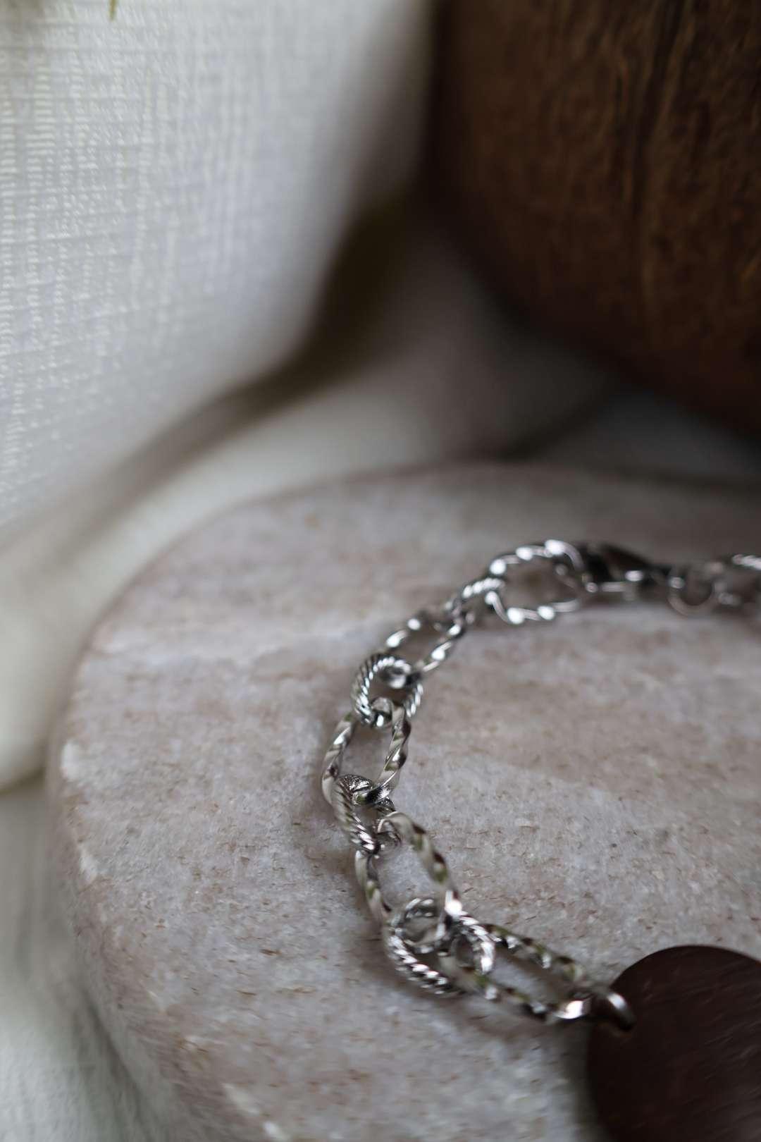 Bracelets argentés ARTISANE en noix de coco