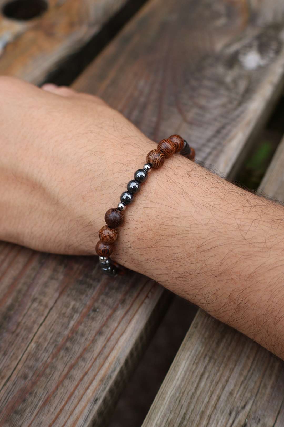 Bracelet en bois et pierres naturelles hématite