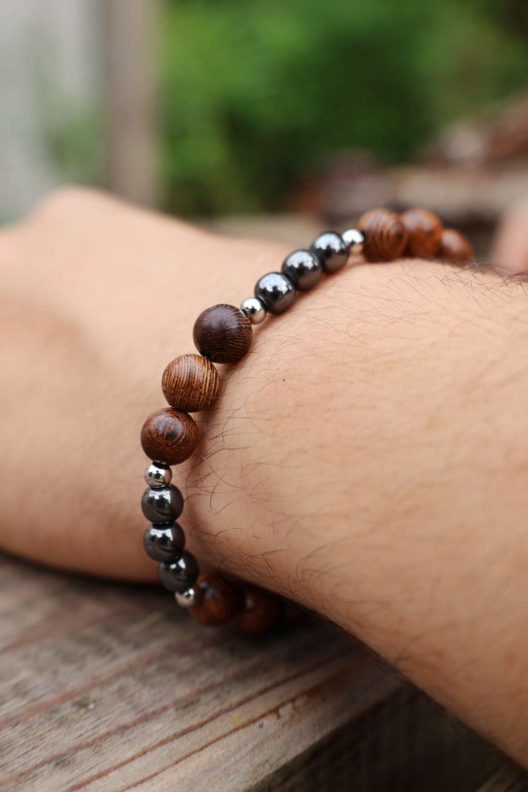 Bracelet en bois et pierres naturelles hématite