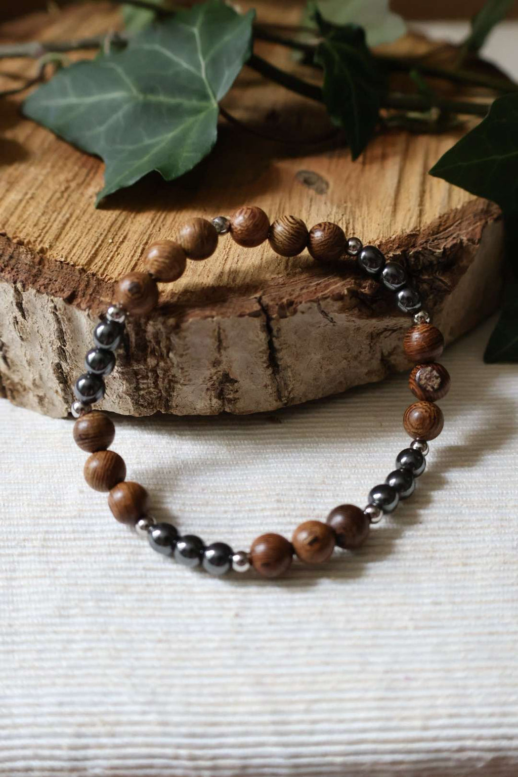 Bracelet en bois et pierres naturelles hématite