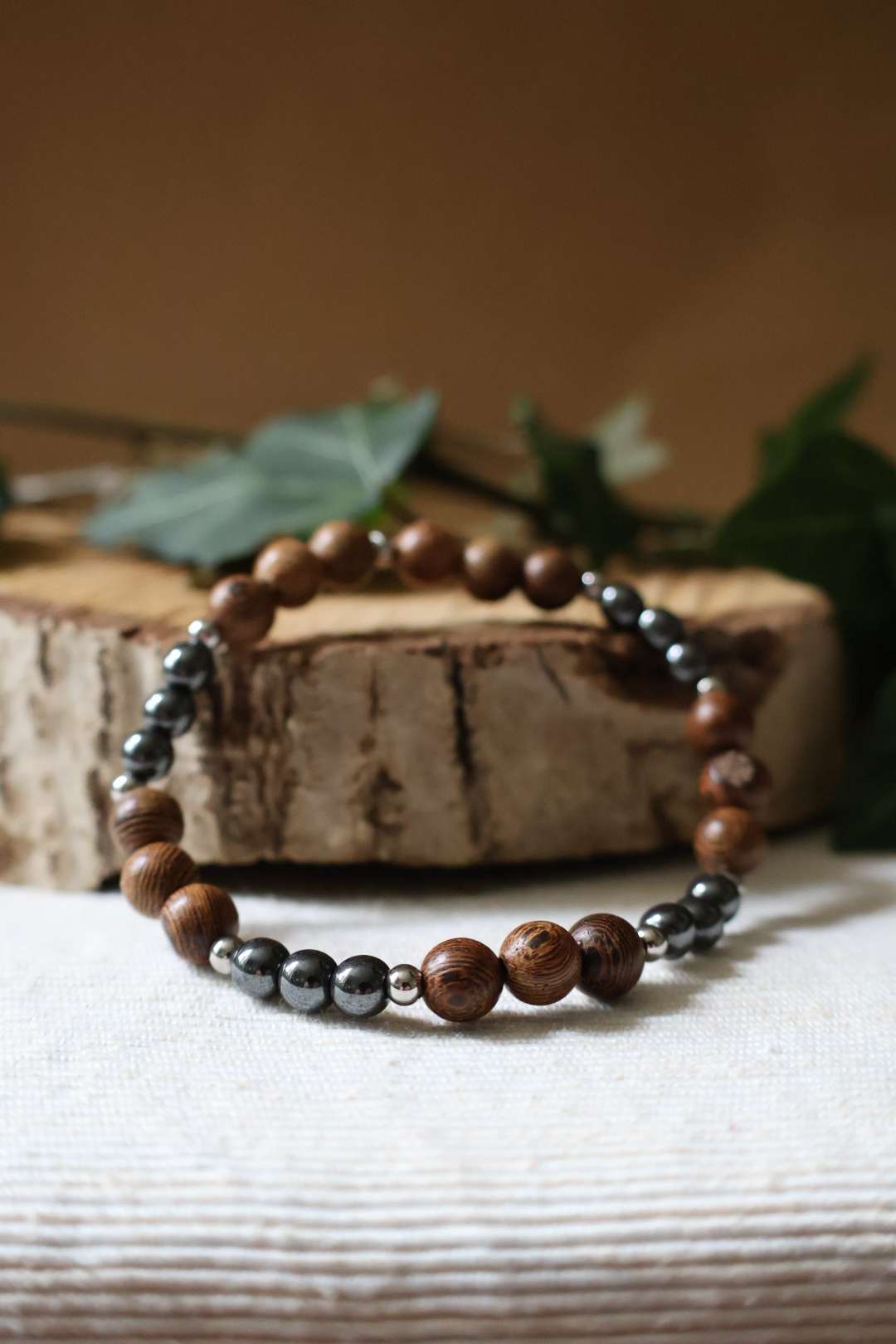 Bracelet en bois et pierres naturelles hématite