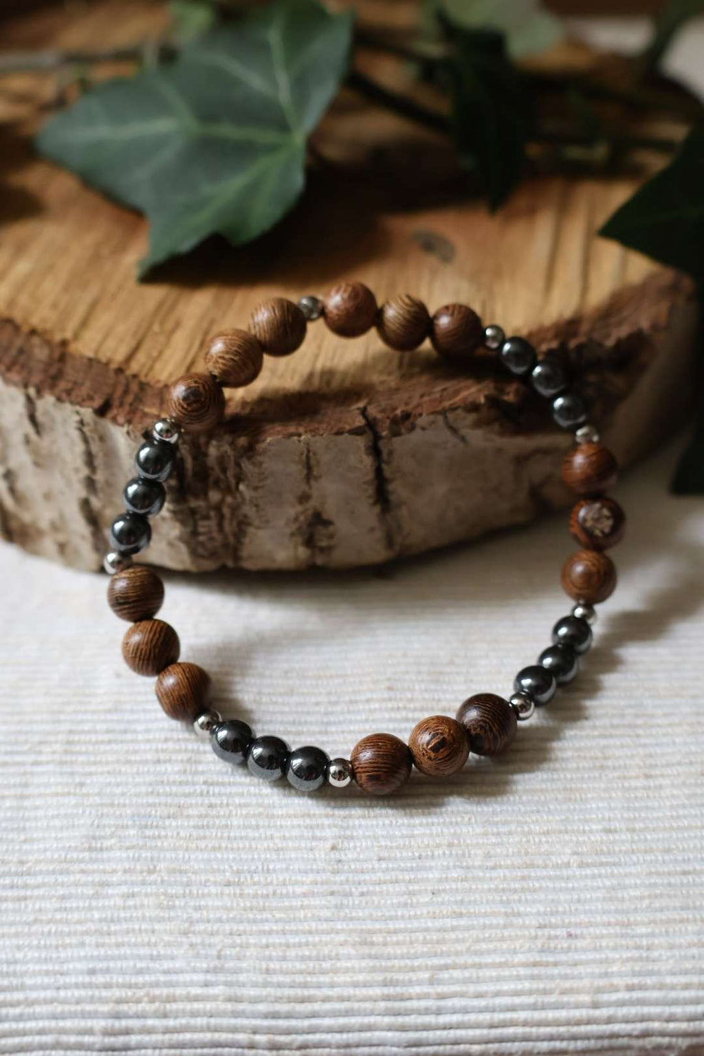 Bracelet en bois et pierres naturelles hématite