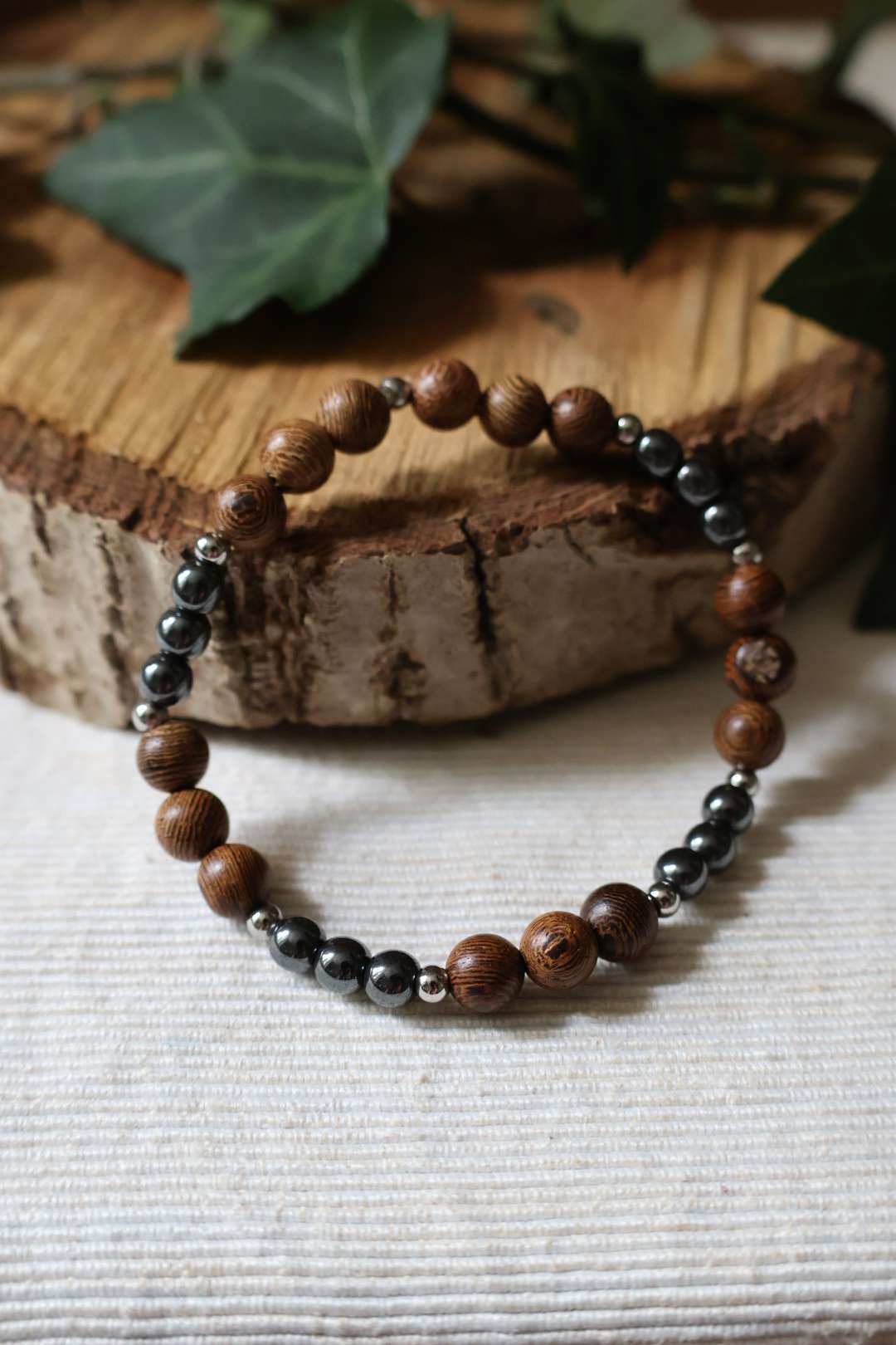Bracelet en bois et pierres naturelles hématite