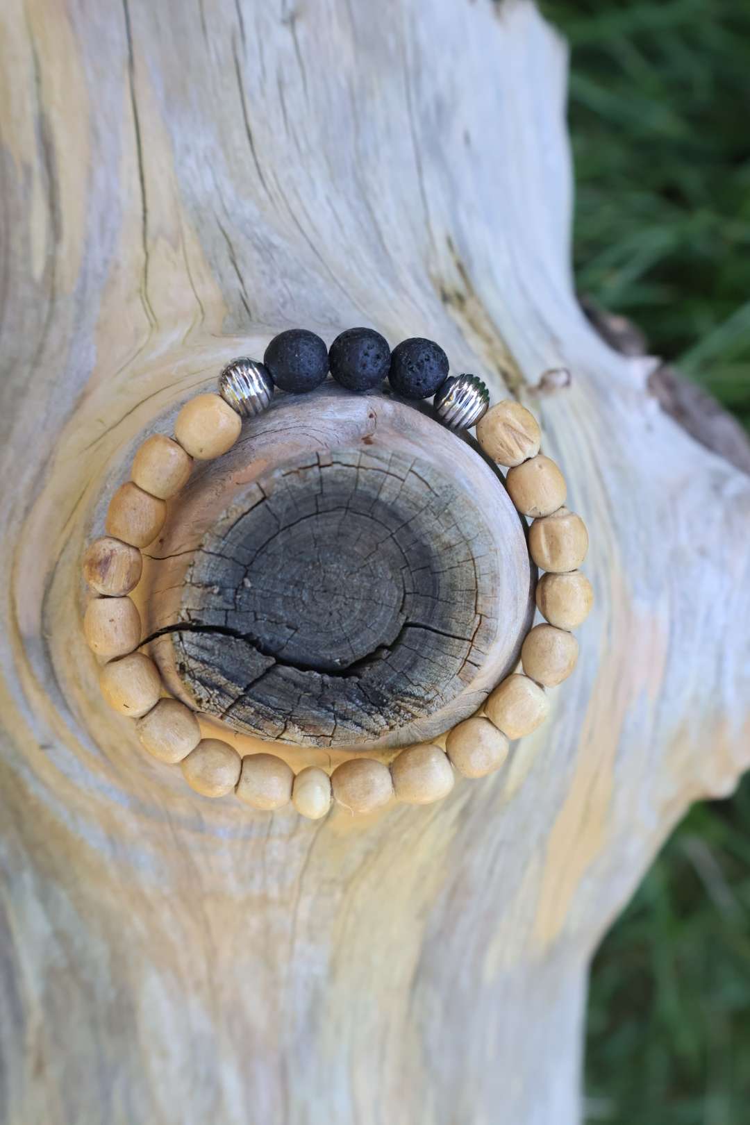 Bracelet en bois naturels et pierres de lave - MARAPI
