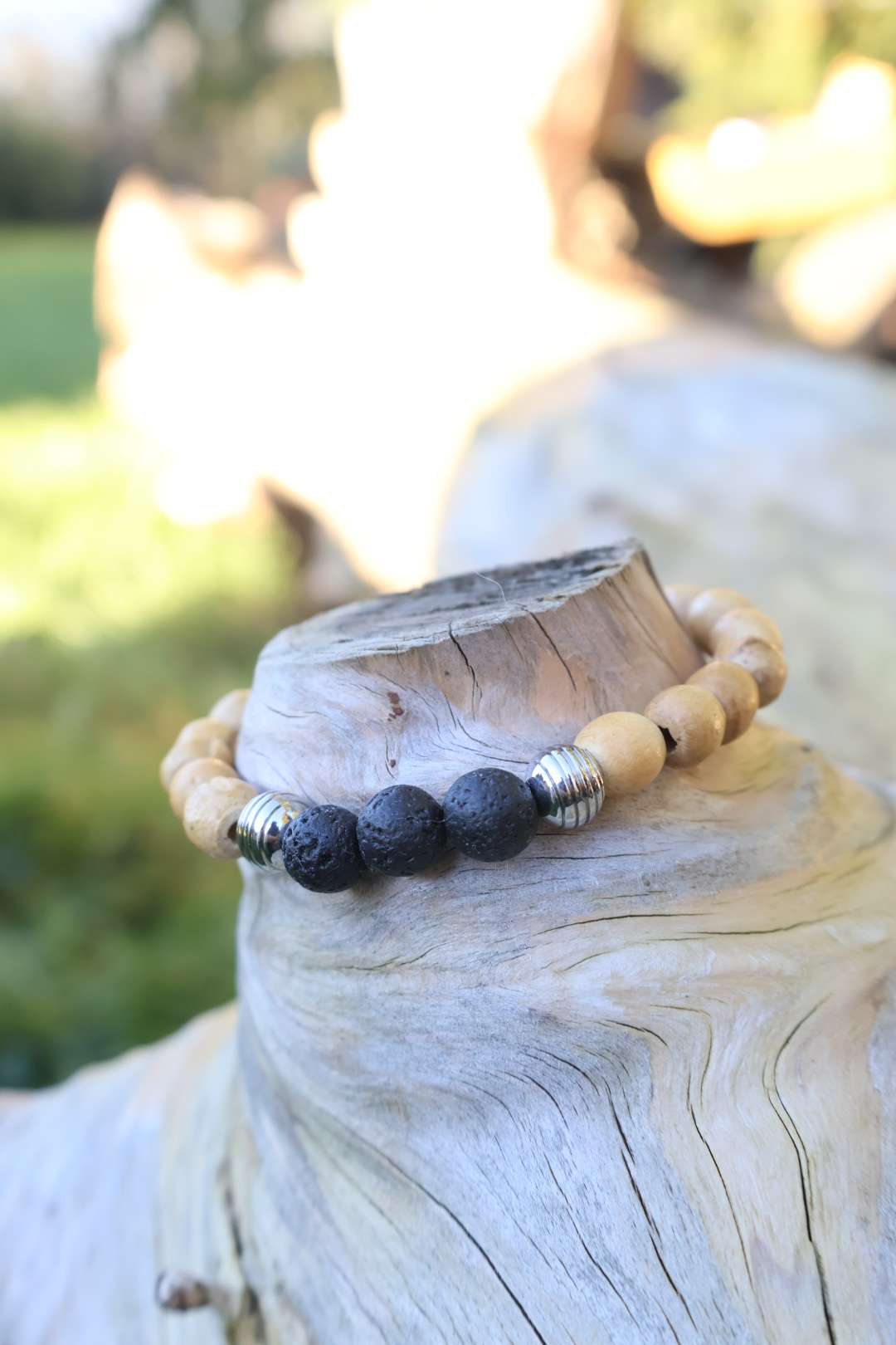 Bracelet en bois naturels et pierres de lave - MARAPI