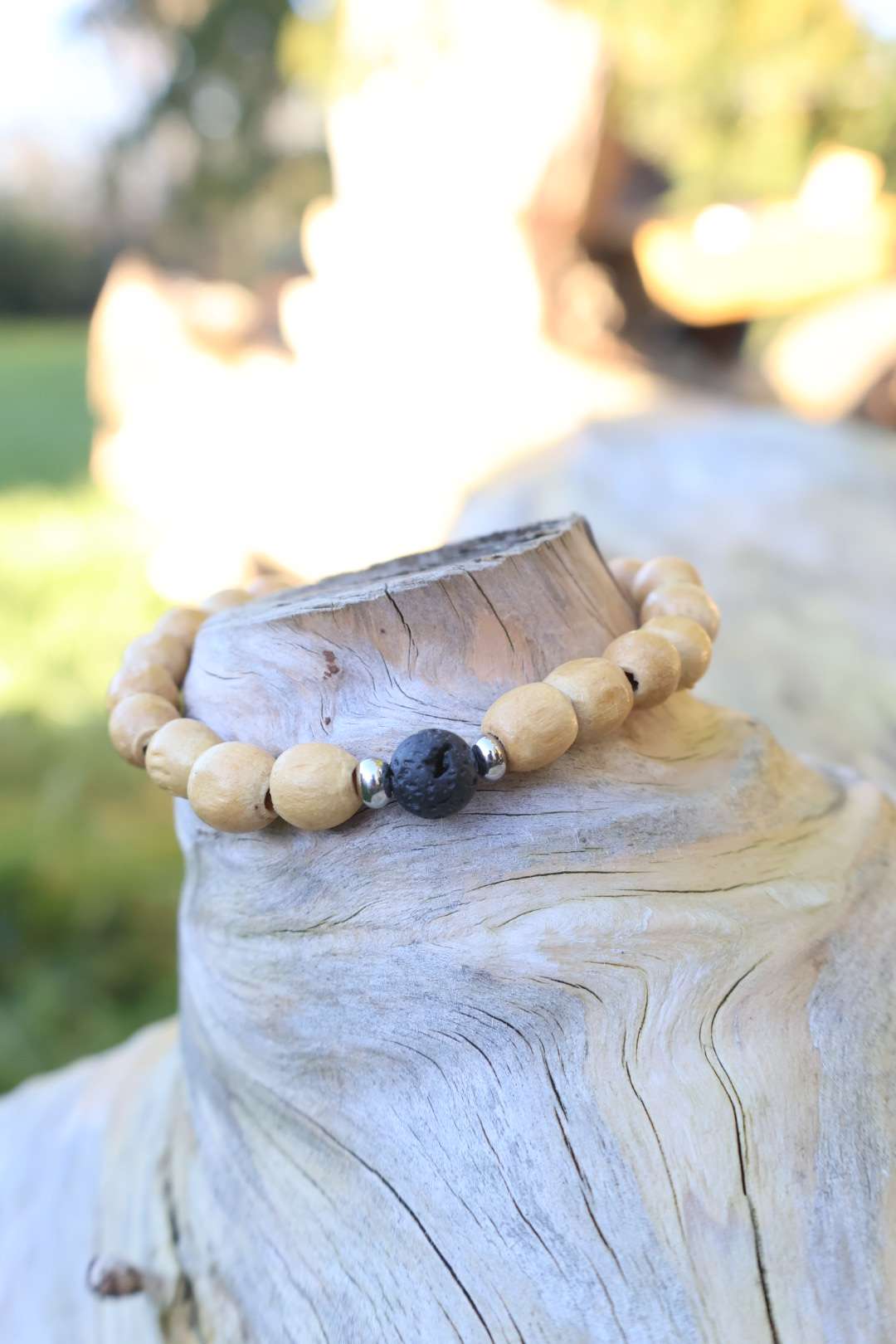 Bracelet en bois naturels et pierres de lave - MARAPI