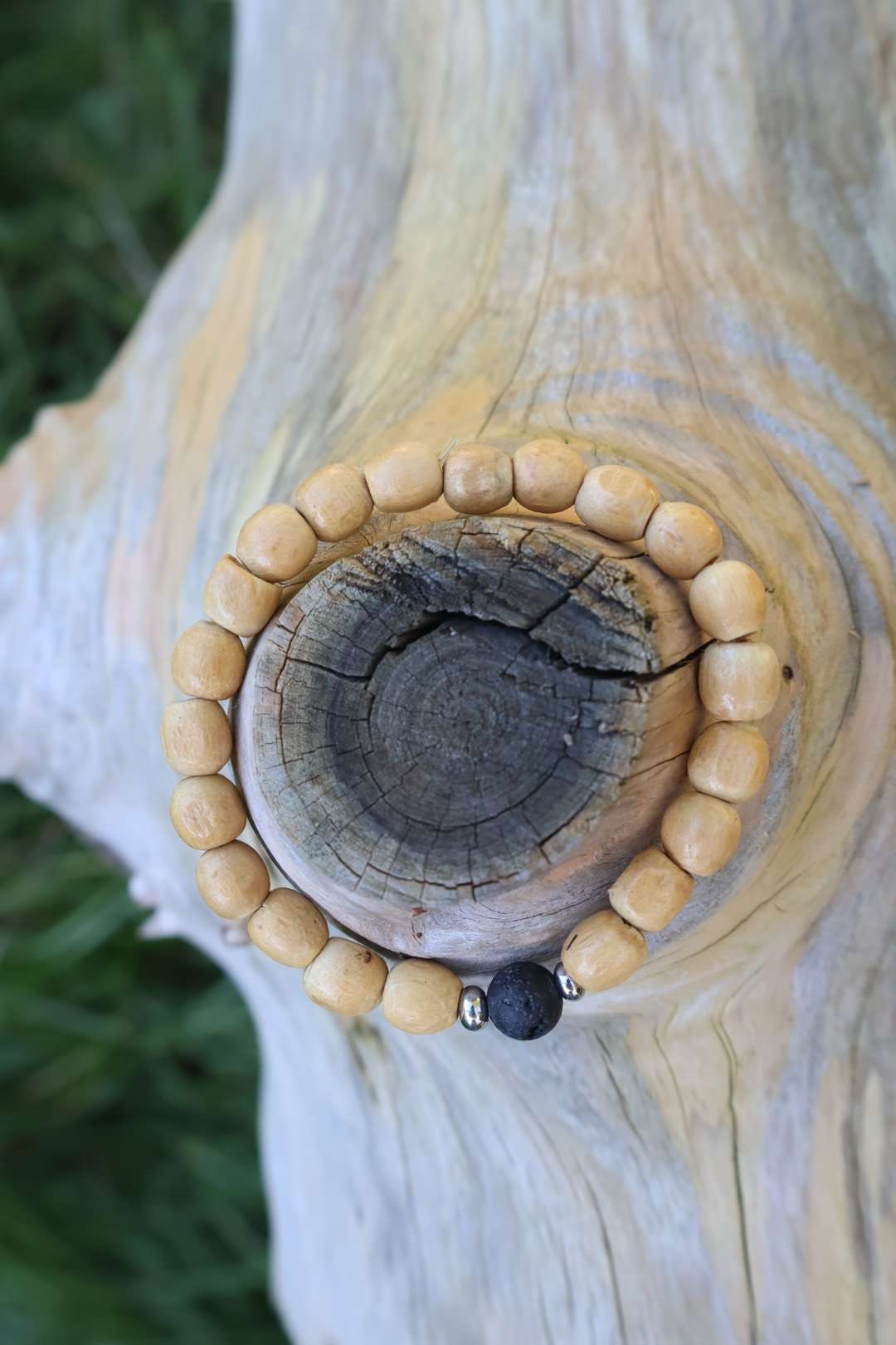 Bracelet en bois naturels et pierres de lave - MARAPI