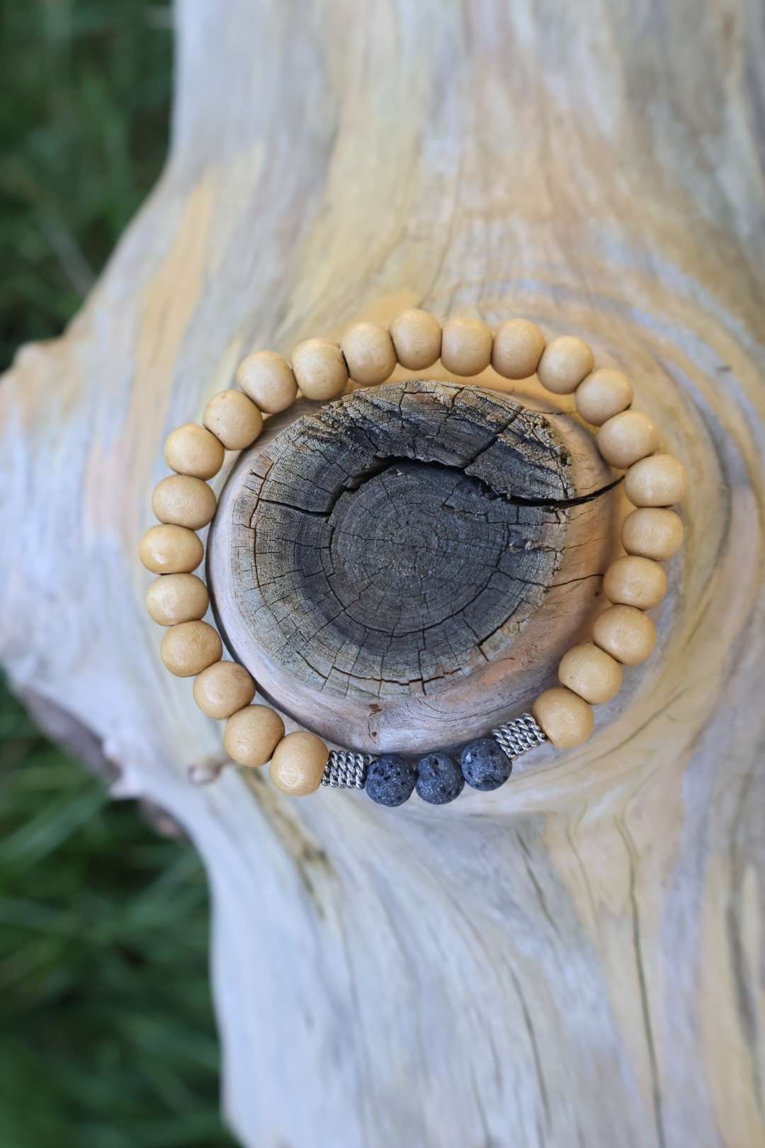 Bracelet en bois naturels et pierres de lave - MARAPI
