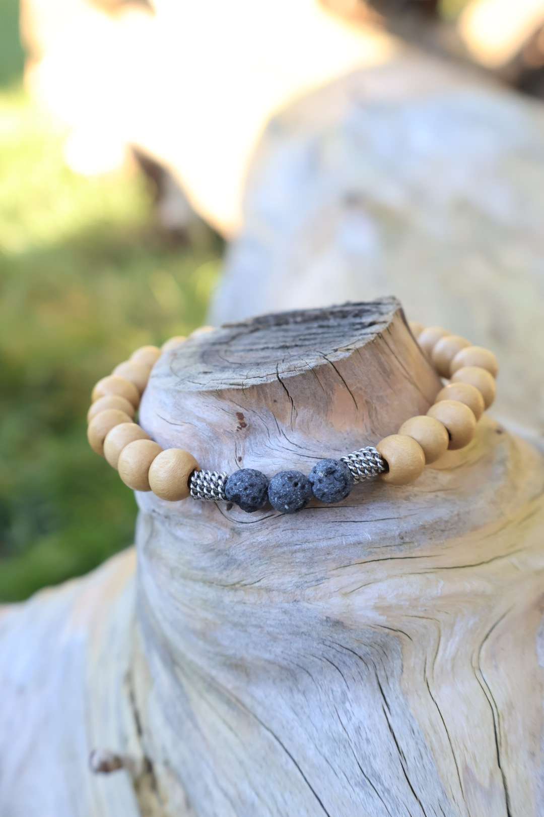 Bracelet en bois naturels et pierres de lave - MARAPI
