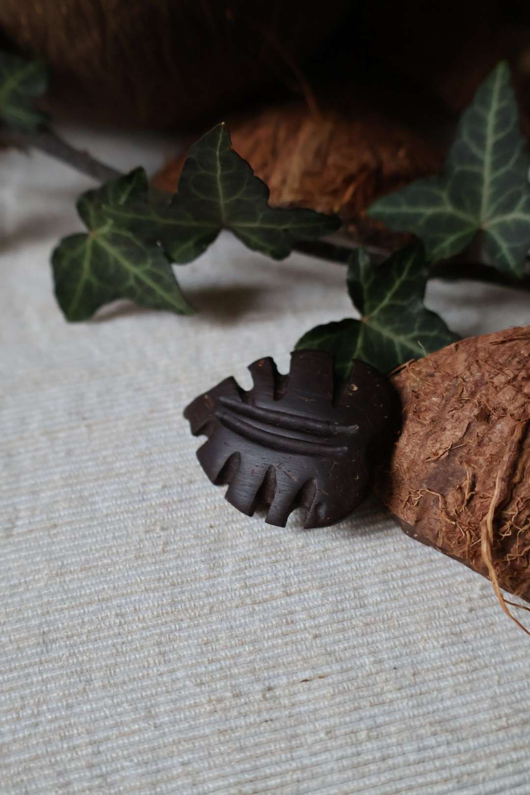 Broche naturelle en noix de coco - FEUILLE