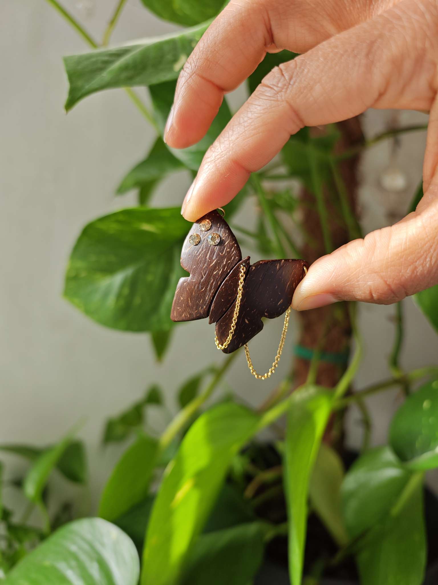 Broche naturelle en noix de coco - PAPILLON