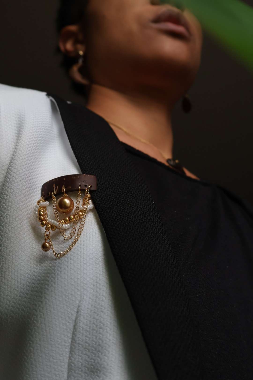 Broche élégante en noix de coco - GOLD PEARL
