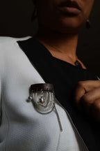 Broche élégante en noix de coco - SCARABÉE