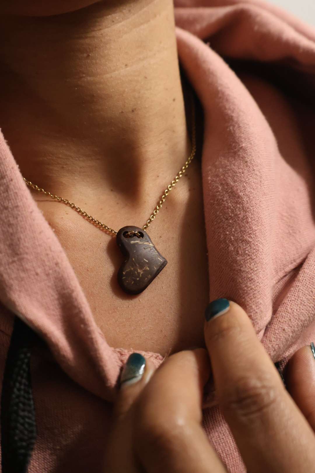 Collier doré pendentif en noix de coco - CŒURCOCO