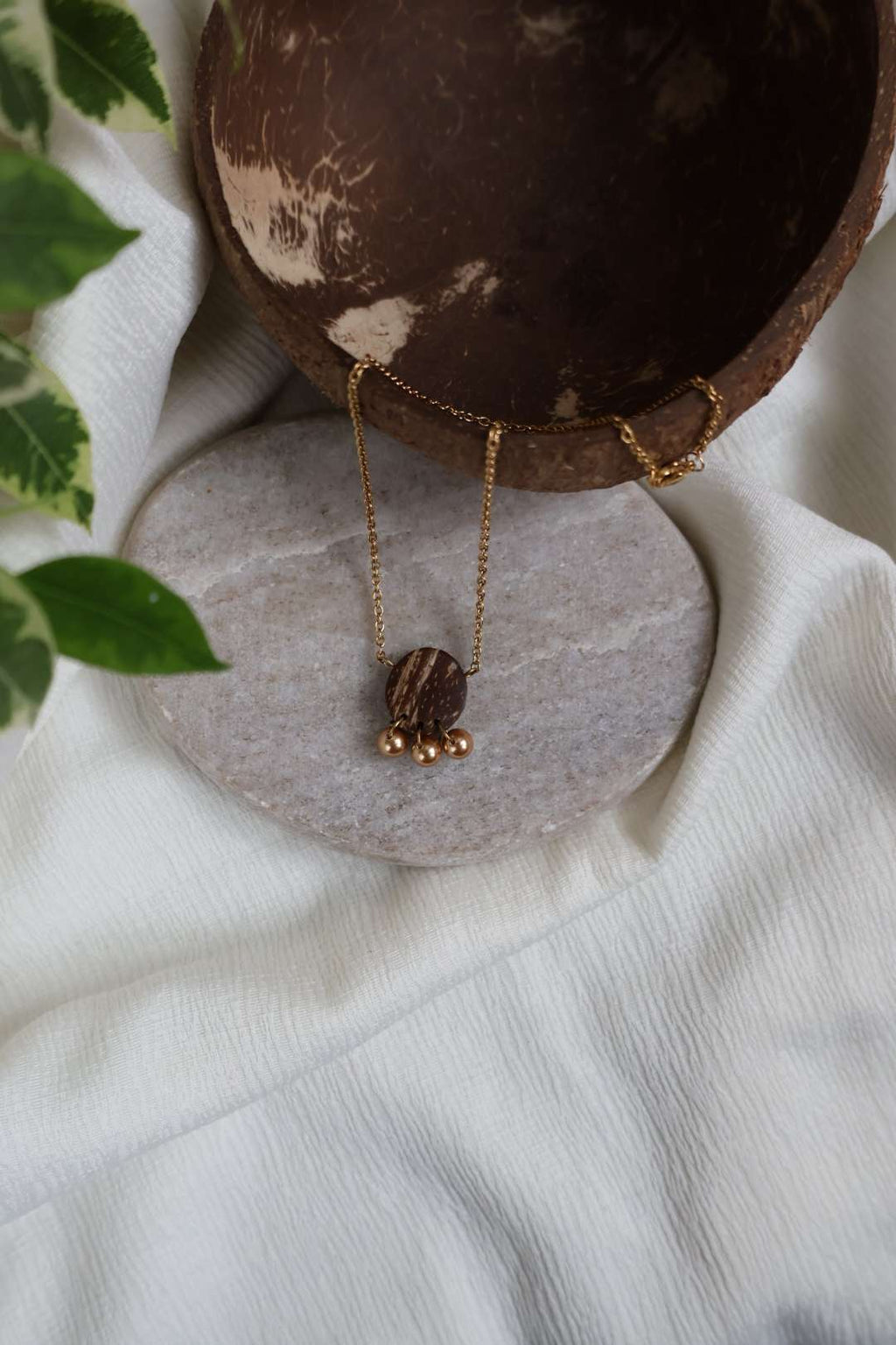 Collier ARTISANE pendentif noix de coco
