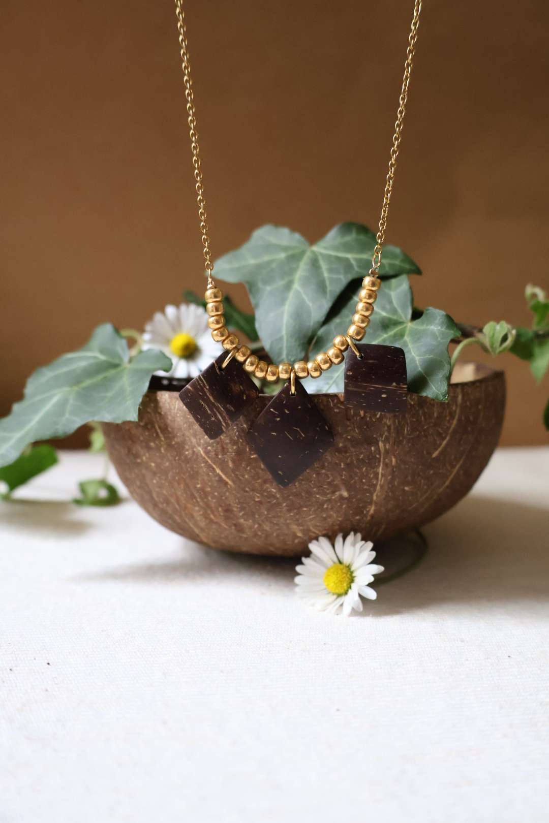 Collier chaîne et pendentifs en noix de coco - RITUEL