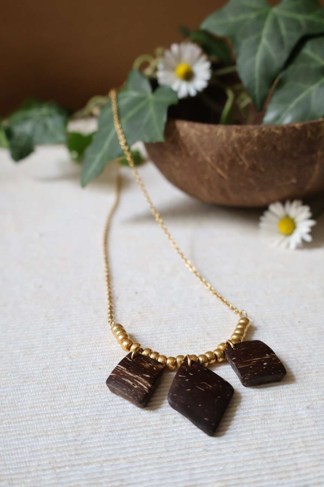 Collier chaîne et pendentifs en noix de coco - RITUEL
